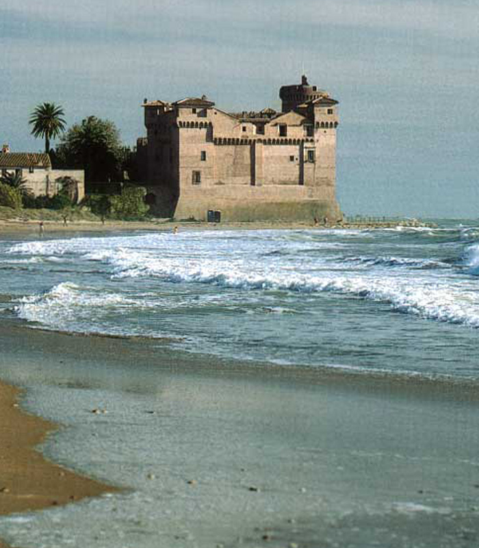 1-Santa-Severa-il-castello-durante-una-mareggiata